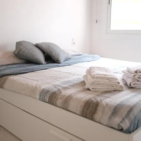 Flateli Santa Eugenia 22 * 지로나
